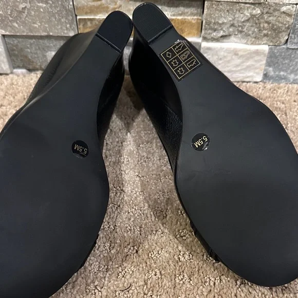 Tory Burch Natalya Pebbled Leather Black Pumps Wedges Size 5.5 - Picture 4 of 7
